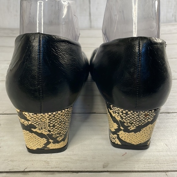 Vintage Bellini Black Leather and Reptile Button Low Heel Pump - Picture 4 of 15